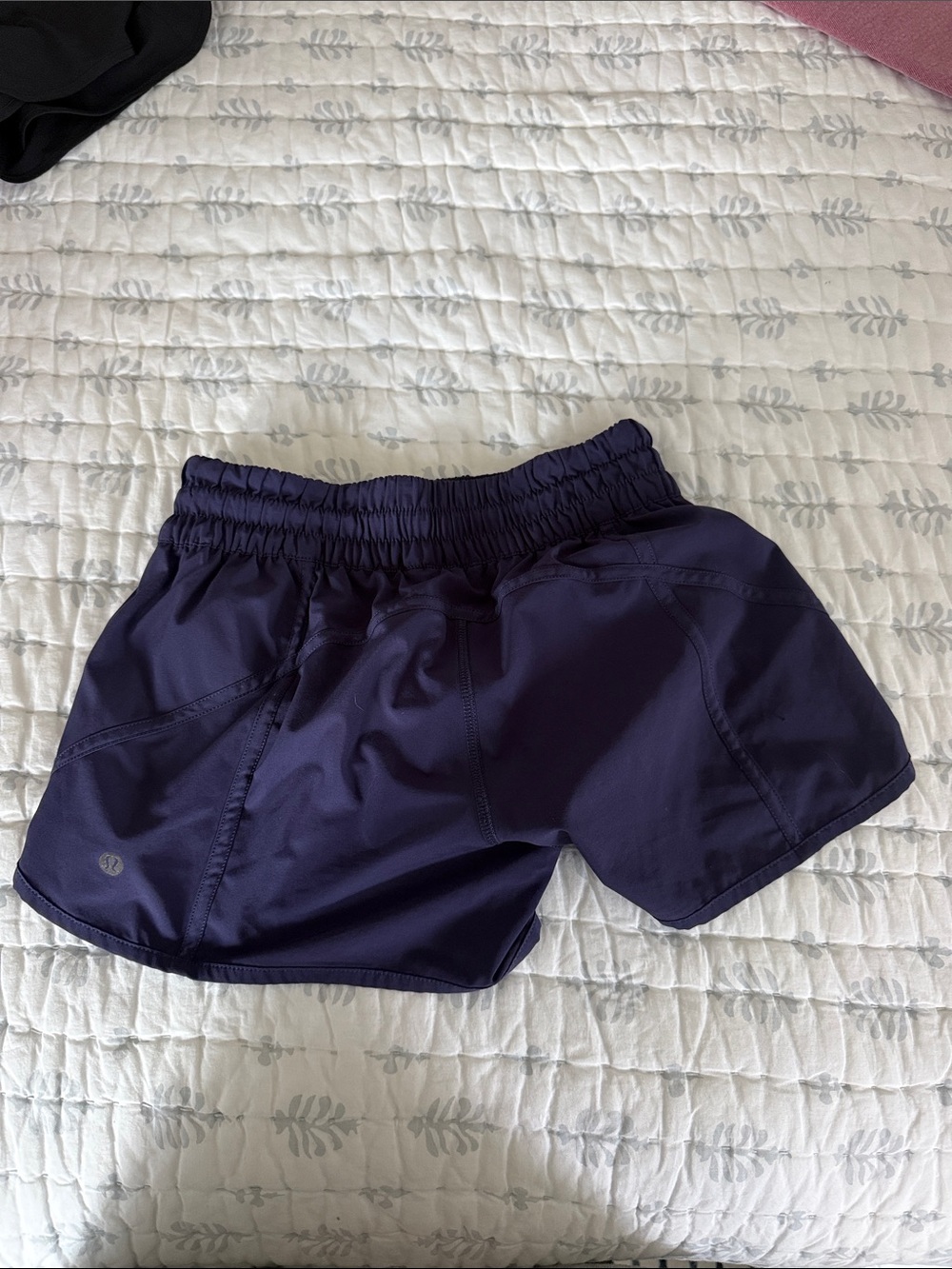 lululemon athletica Women's Athletic Shorts - size 6 - Picture 2 of 5